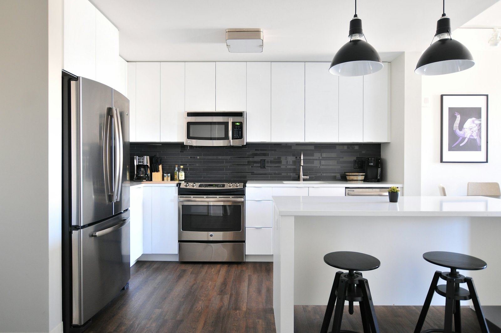 An empty, freshly cleaned kitchen ready for a new tenant